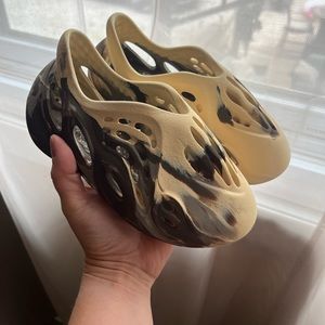 Yeezy foamrunners 10k